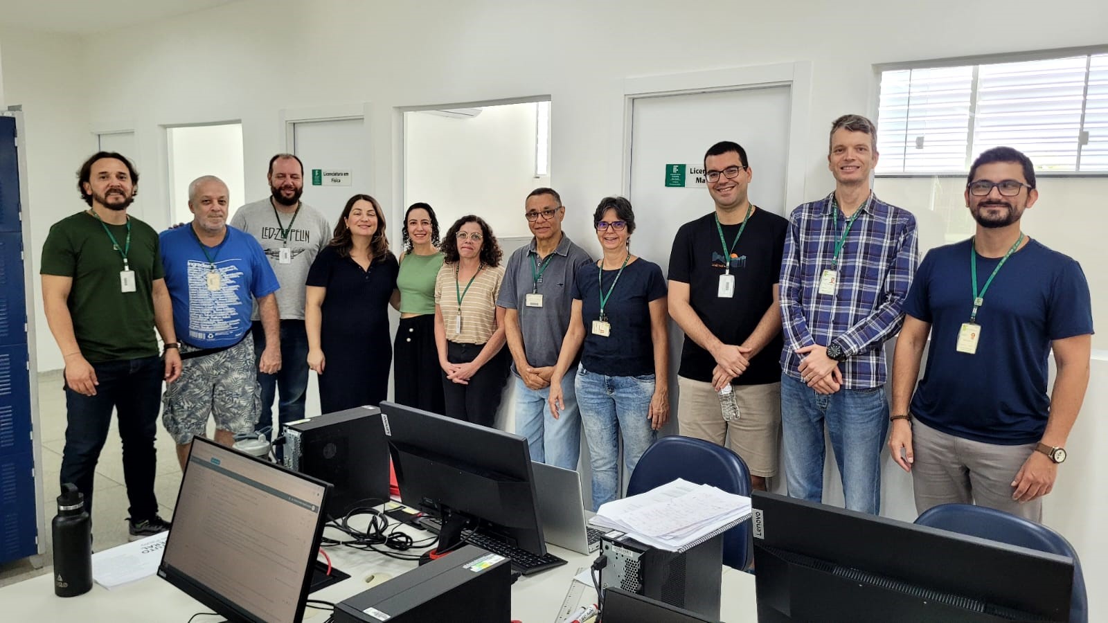 Imagem 2: (da esquerda para a direita) Jurandi, Ricardo, Renato, Andressa, Natália, Marta, Luis Américo, Cristina, Dalton, Márcio e Rafael.