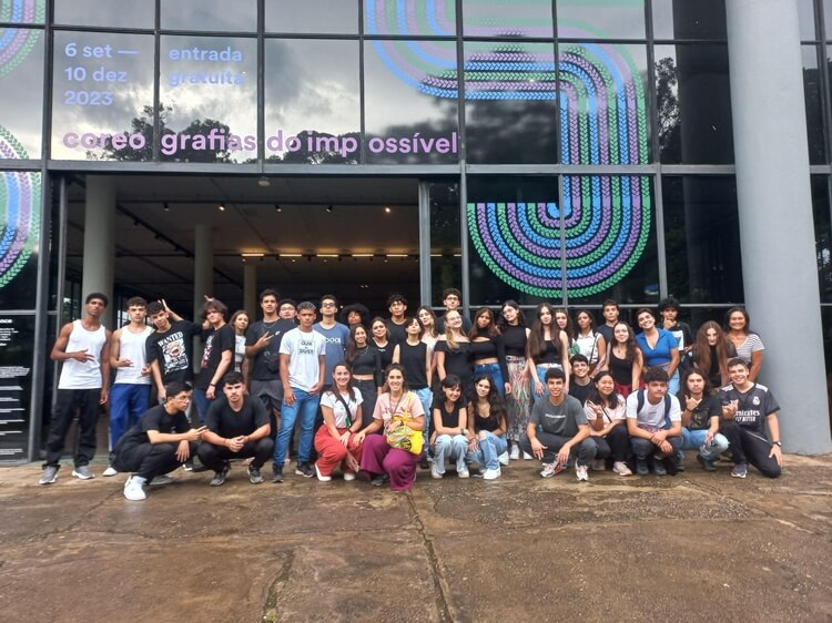 Imagem 1: alunos do Ensino Médio na 35ª Bienal de Artes de São Paulo