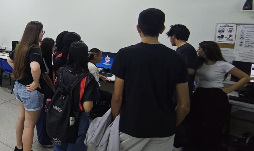 Imagem 3: público interage com atividades do curso de ADS