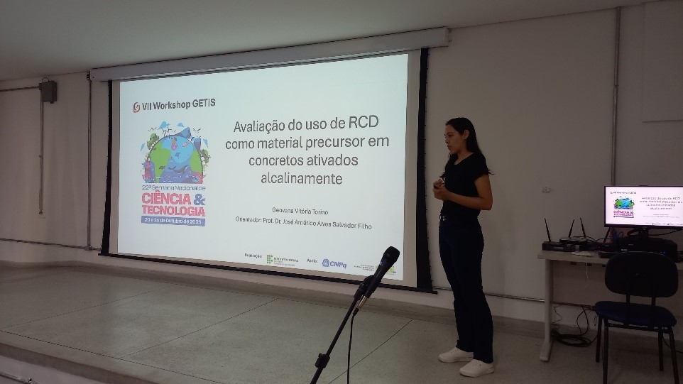 Imagem 12: Geovana em sua apresentação