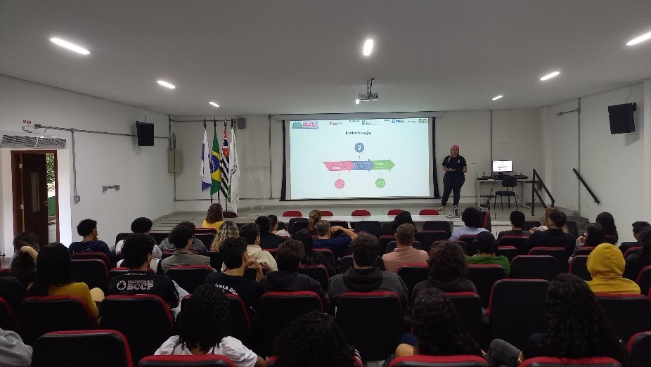 Imagem 9: Letícia em sua apresentação