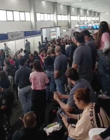 Imagem 4: Público assistindo as competições Quem Sabe Faz Ao Vivo e o COCAR simultaneamente
