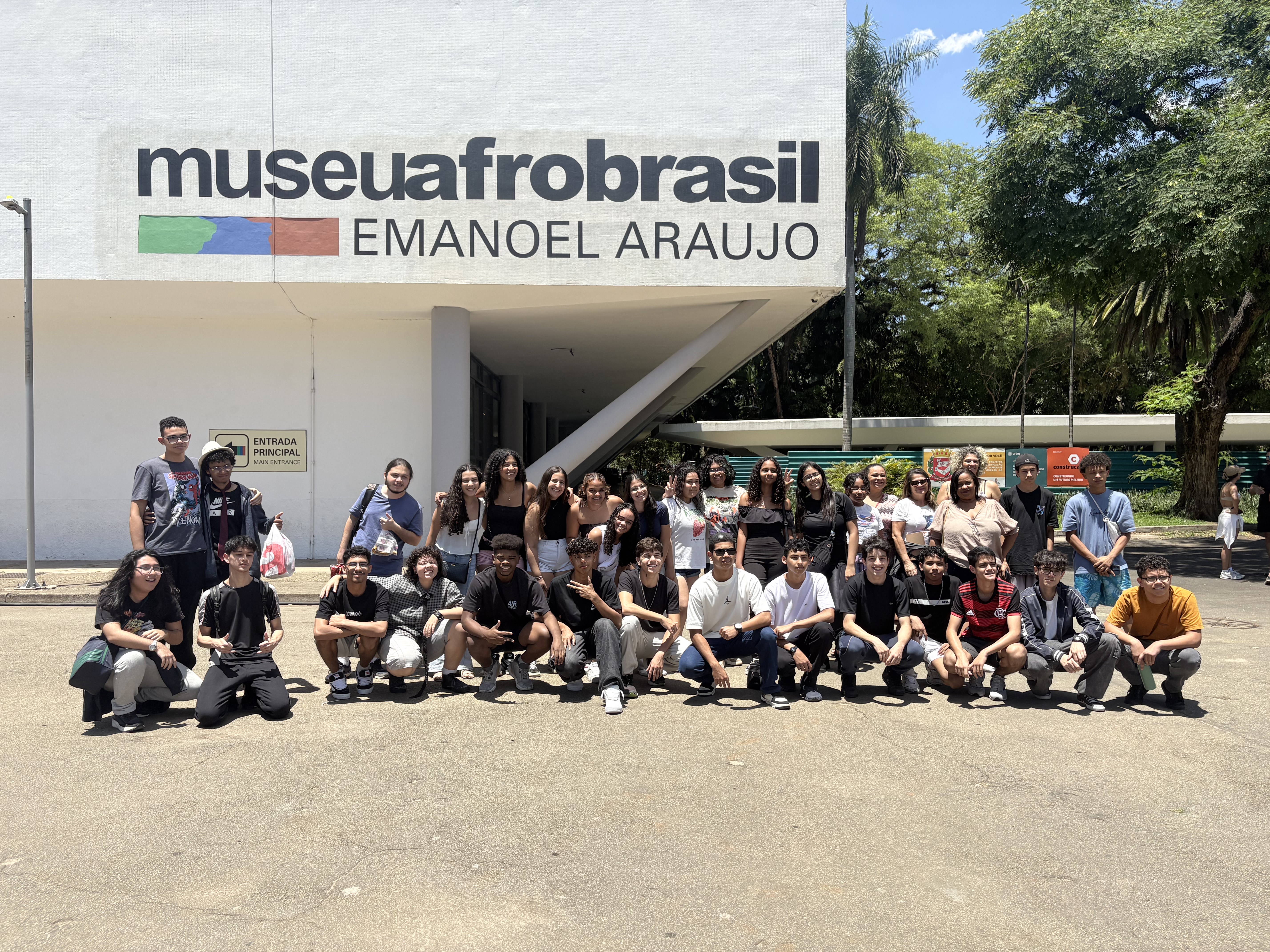 Imagem 2: Turma do 1º Técnico em Informática Integrado ao Ensino Médio e do 4º semestre do PROEJA visitando o Museu Afro Brasil
