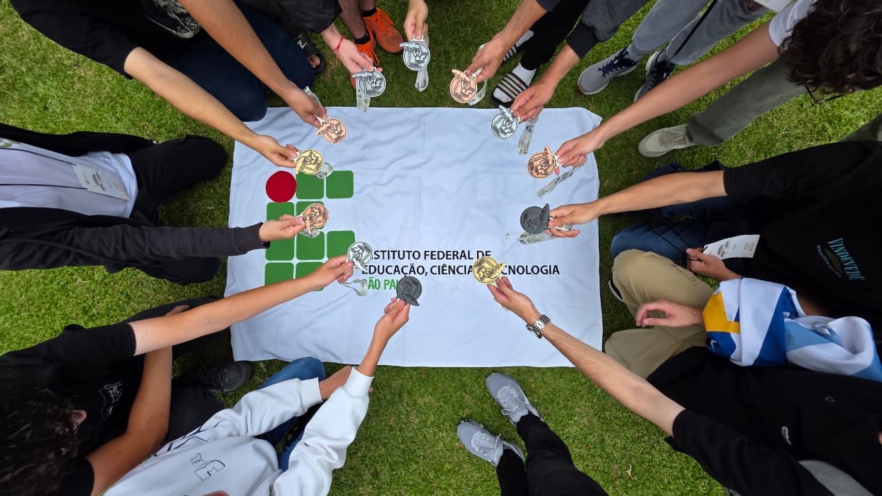 Imagem 2: Medalhas de ouro, prata e bronze conquistadas pela delegação do IFSP