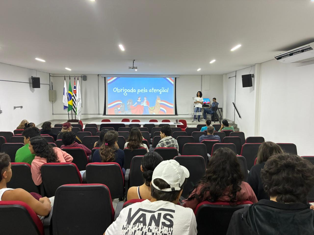 Imagem 2: Fernanda compartilhando suas experências