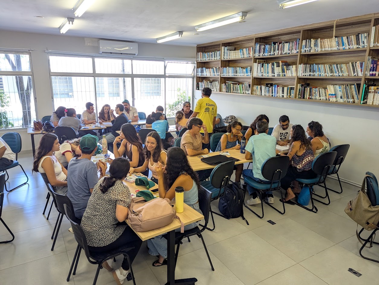 Imagem 1: Alunos do IFSP e professores da rede estadual de ensino do litoral Norte. (foto: CEMADEN Educação)