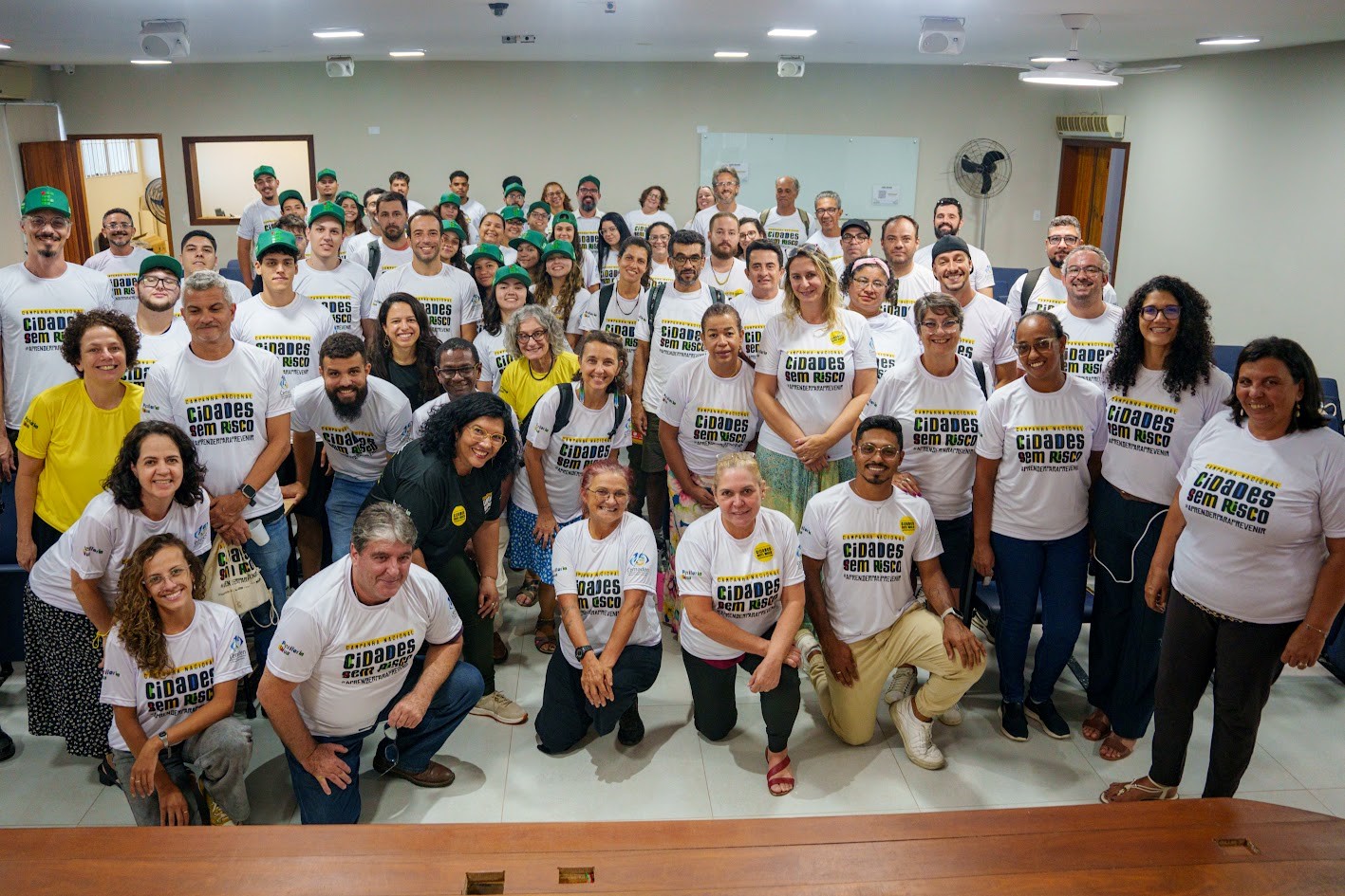 Imagem 3: Fechamento do evento com professores da rede estadual de ensino alunos do IFSP membros do CEMADEN Educação e da Secretaria Nacional das Periferias.