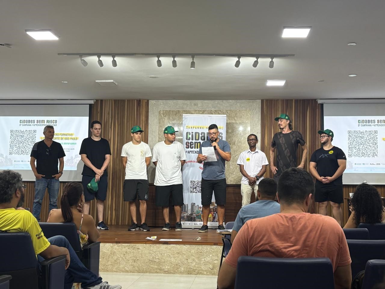 Imagem 2:  Apresentação da proposta de grupo formado por alunos do IFSP e professores da rede estadual de ensino.