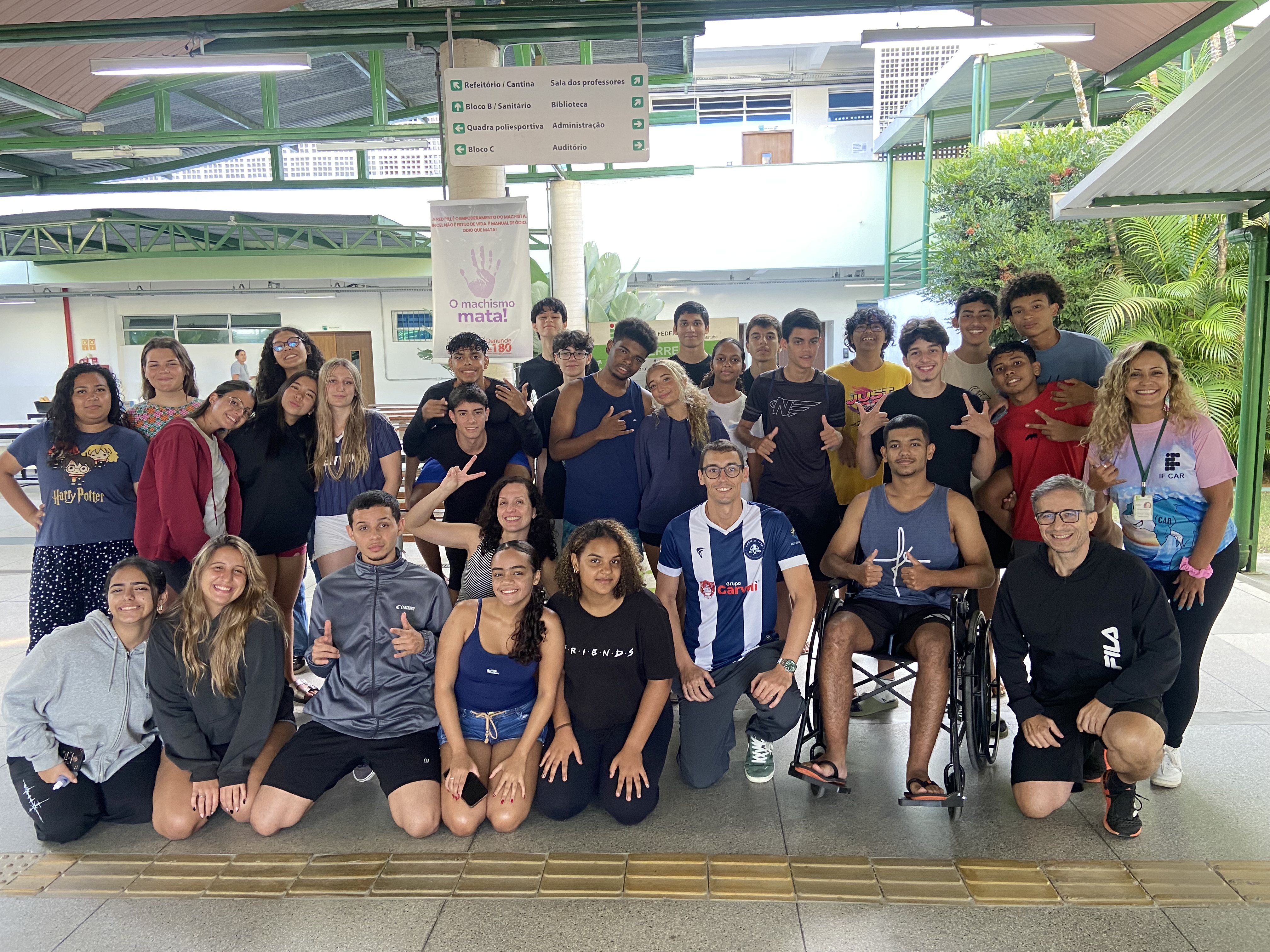 Imagem 2: Turma do 2º ano Integrado e servidores monitores