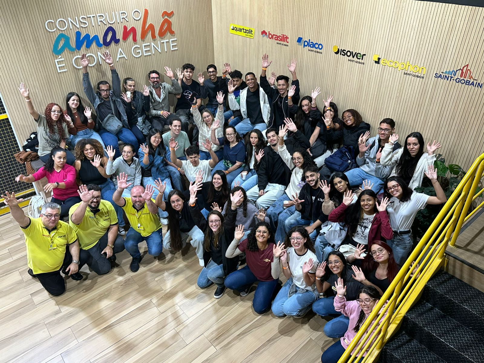 Imagem 5: Alunos professores com a equipe da Quartzolit