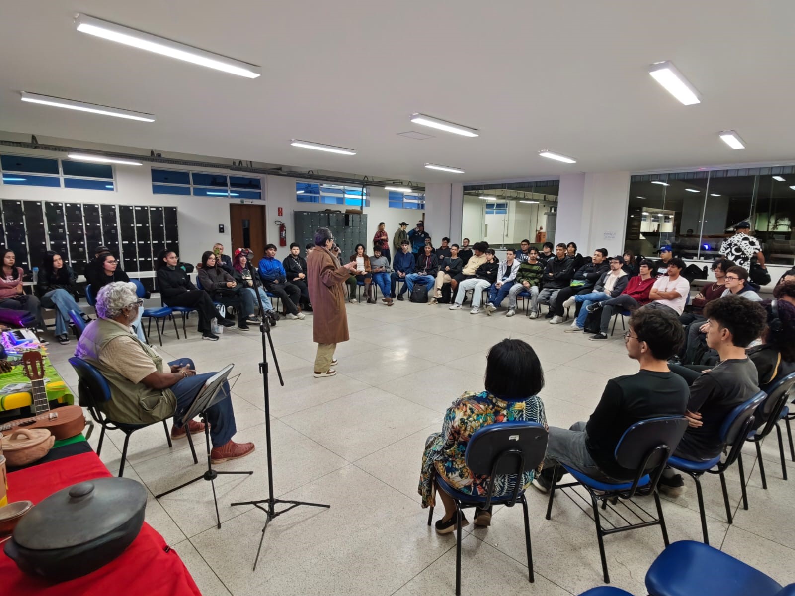 Imagem 1: Estudantes, servidores e comunidade externa participaram do evento Múltiplas Vozes Múltiplas Culturas