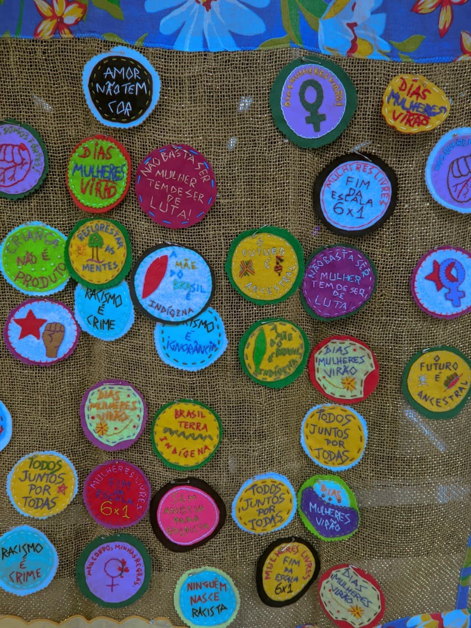 Imagem 2: Exposições e elementos da cultura afro brasileira integraram a programação do projeto Mês Treze de Maio e coletivo Linhas do Mar