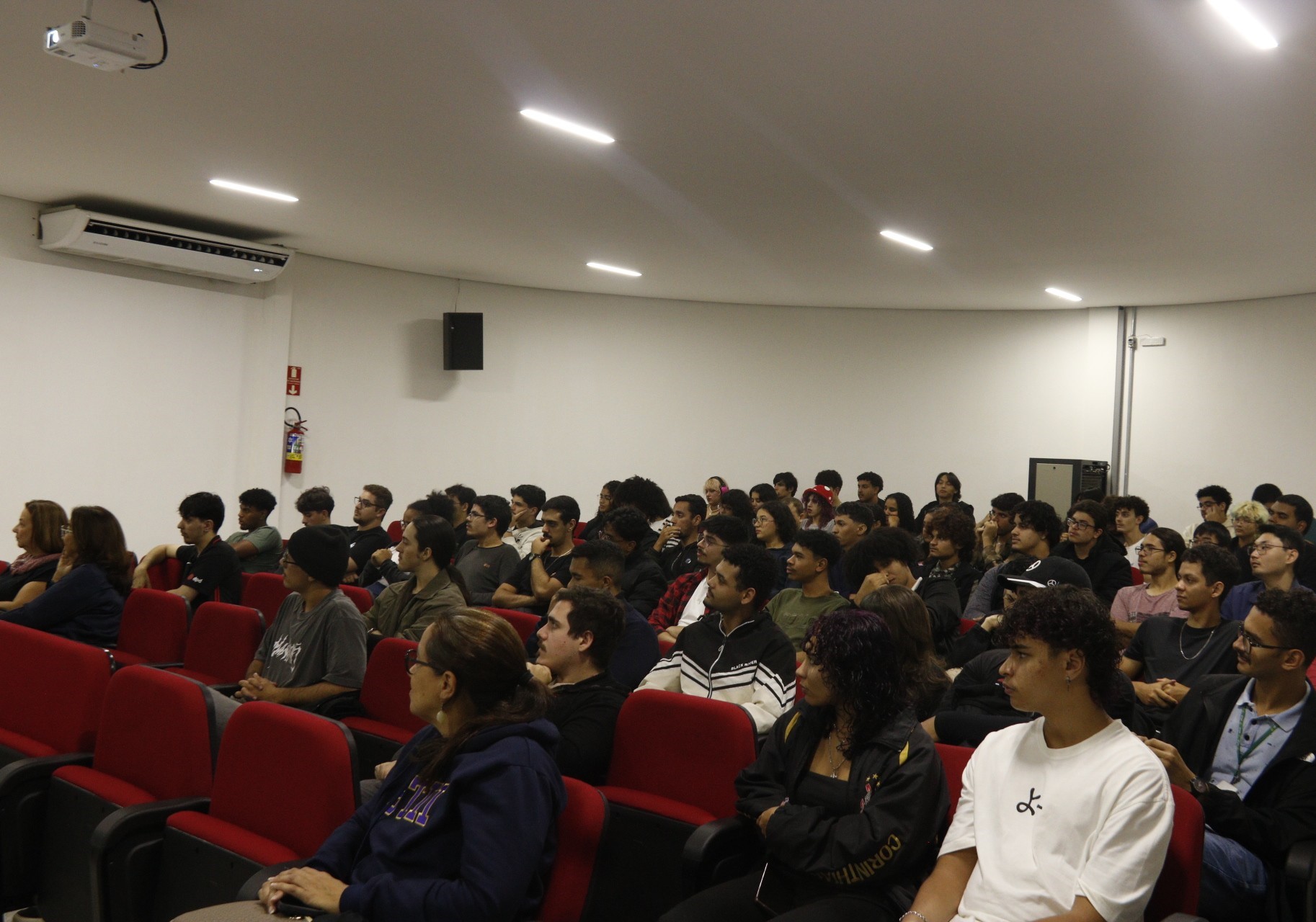 Imagem 3: Participantes esclareceram dúvidas sobre o regulamento inscrições e dinâmica do Hackathon 2026 durante o espaço aberto para perguntas