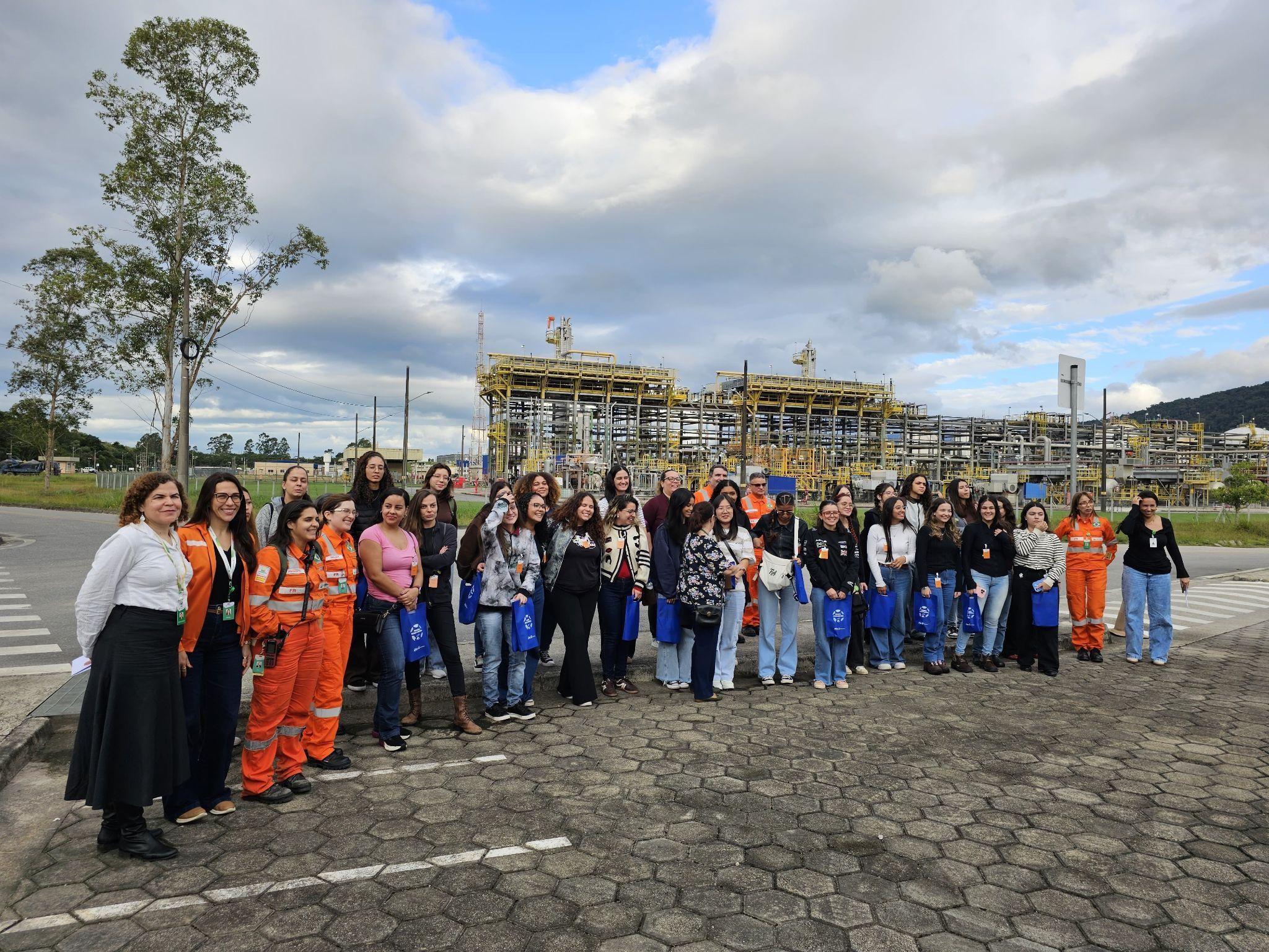 Imagem 4: Registro dos participantes com a equipe da UTGCA
