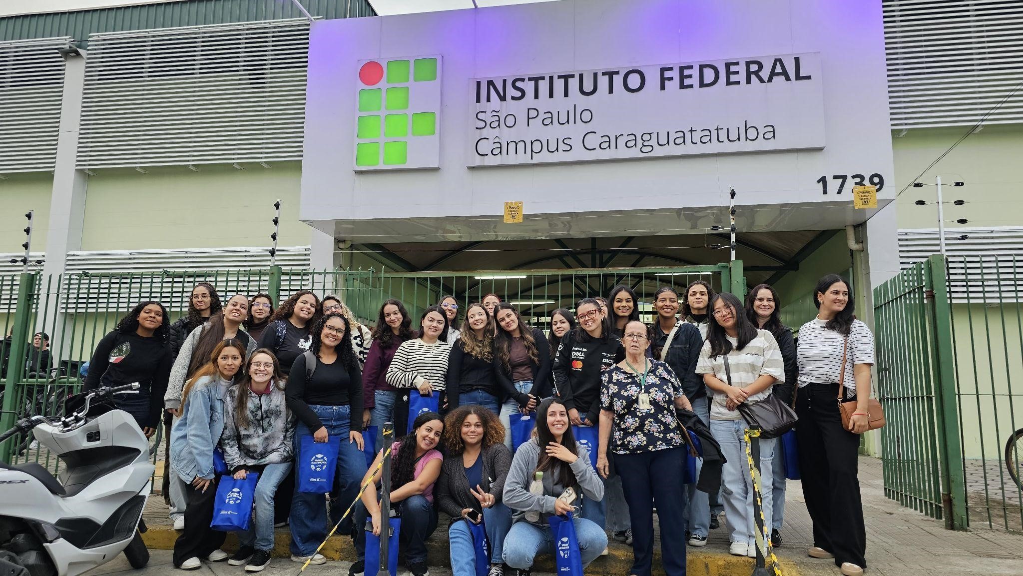 Imagem 5: Estudantes e professoras após o retorno da visita técnica