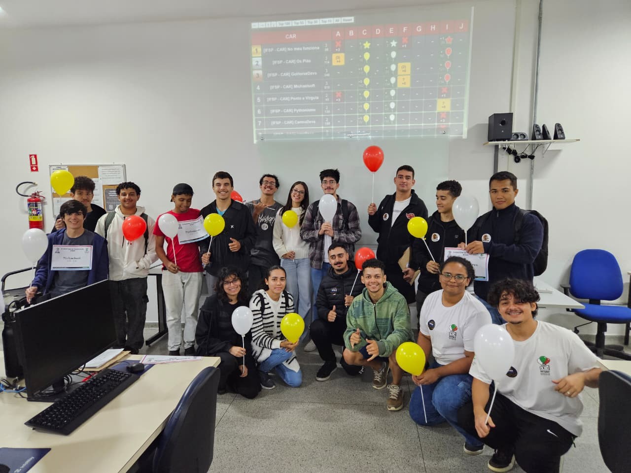Imagem 1: Equipes participantes reunidas ao final da fase local da IX InterIF