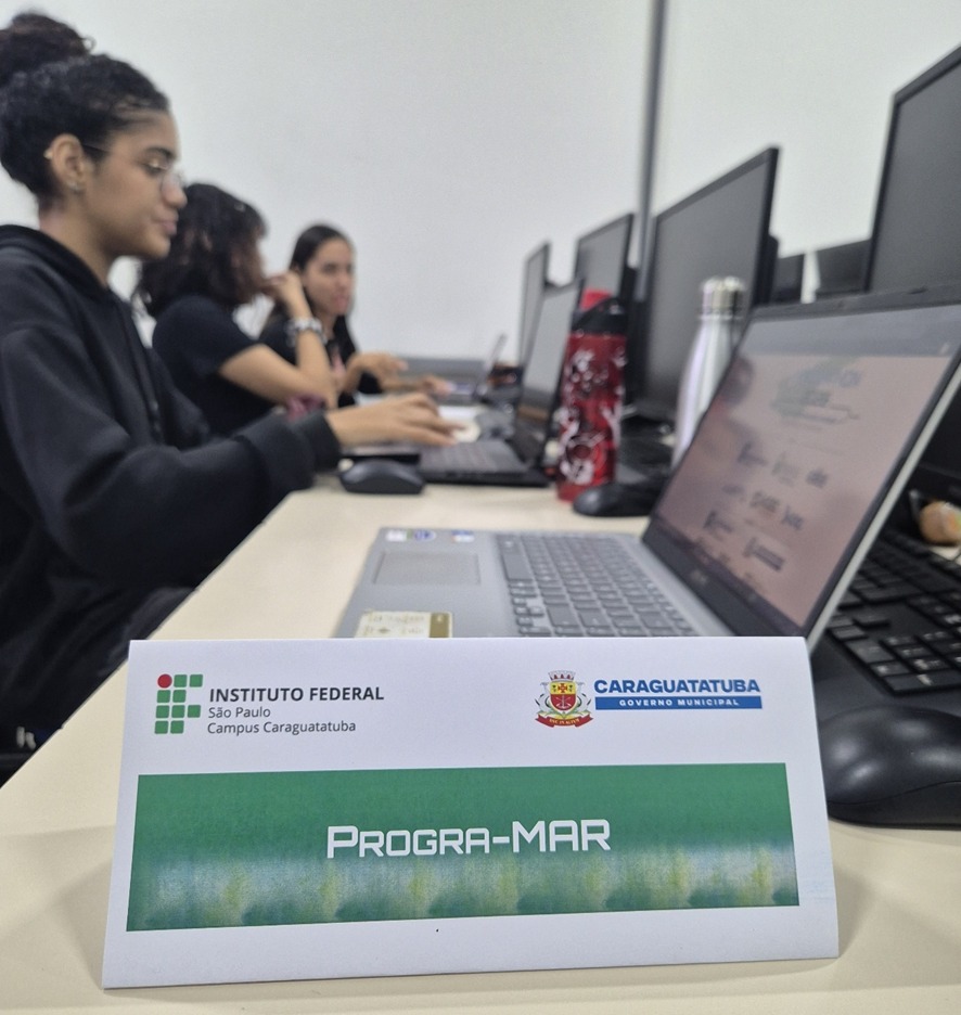 Imagem 2: Durante cerca de 30 horas ininterruptas, as equipes desenvolveram soluções para desafios reais apresentados pela Secretaria Municipal de Educação.