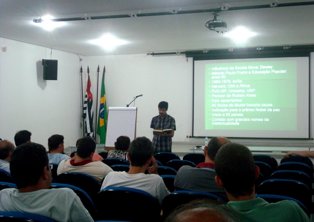 Professor Dr. José Renato Polli aborda sobre 'A atualidade de Paulo Freire' em palestra destinada aos professores