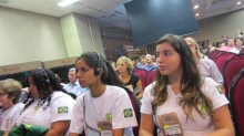 Alunos assistem à palestra no prédio CentroSul, do Fórum Mundial de Educação