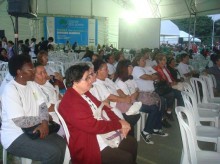 Alunas do Programa Mulheres Mil assistem à palestras durante evento