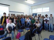 Professor Pellegrino com alunos de Matemática do campus Caraguatatuba