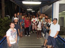 Alunos e professores do campus Caraguatatuba e Escola Áurea Rachou nas instalações externas do IFSP Caraguá