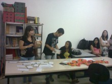 Bolsistas do PIBID realizam experimentos de Matemática com alunos da escola visitante