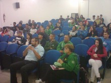 Público presente acompanha colóquio