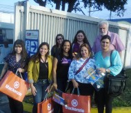 Alunas do curso de Processos Gerencias posam para a foto no estacionamento do Expo Center Norte em SP