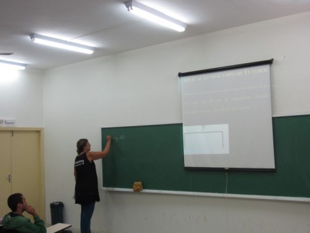 Jaqueline Beu e a aplicação no campo de futebol