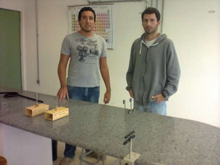 Diapasão e sistema para estudo de ressonância