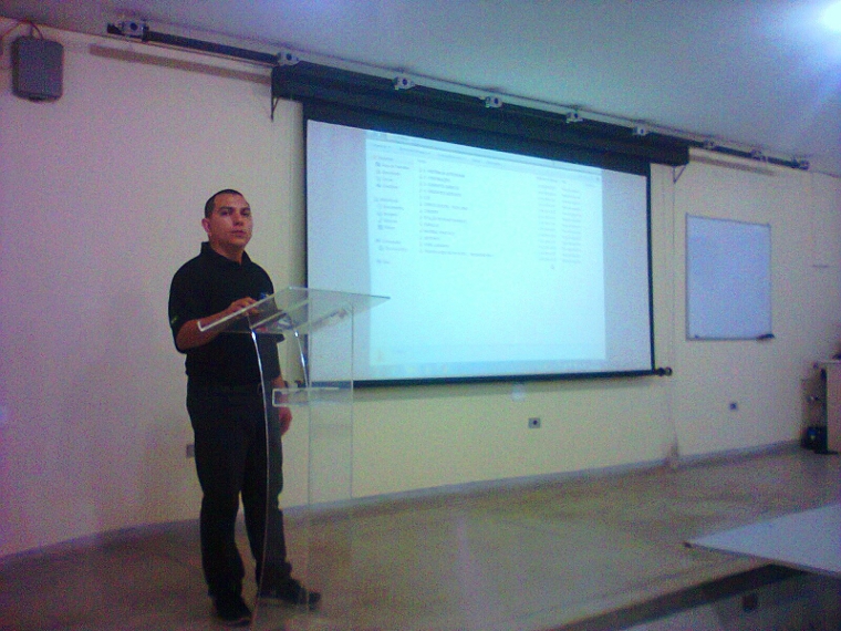 Eduardo Plácido Santiago em sua apresentação.