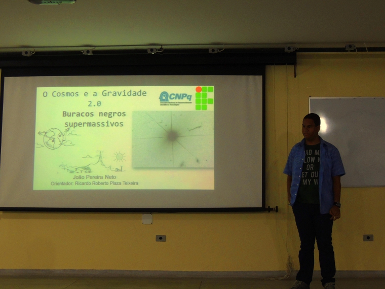 Palestra "O cosmos e a gravidade 2.0" do aluno João Pereira Neto