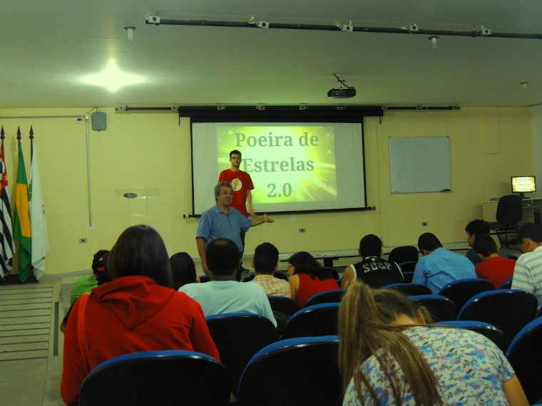 Palestra "Poeira de Estrelas 2.0" e o aluno Devis Volvis Levines