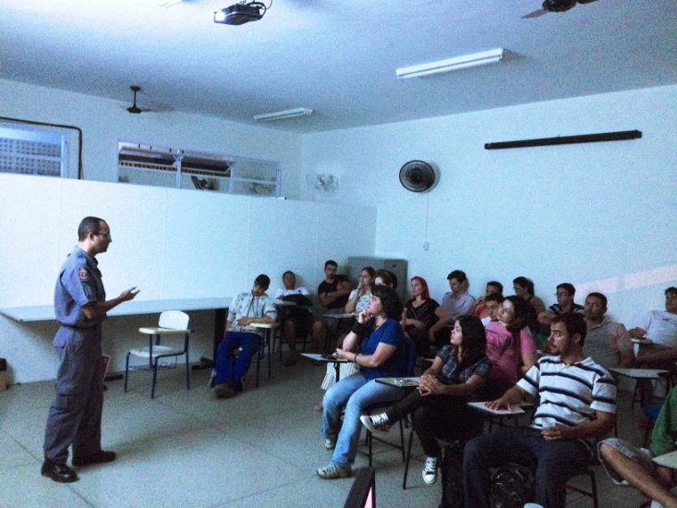 Palestra “Auto de Vistoria do Corpo dos Bombeiros” realizada pelo Sgt. PM Valter da Silva