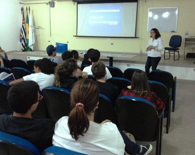 Palestra “Técnico em Edificações, uma visão do CREA” proferida pela Eng. Joana Flávia Soares Borges (CREA Caraguatatuba)