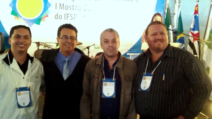Da esquerda para a direita, Professores Cesar, Wilson (Pró-reitor de Extensão), Ricardo e Ernesto
