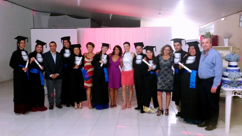     Alunos de Matemática junto com professores do IFSP - Caraguatatuba