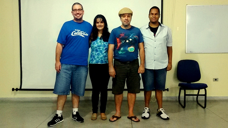 Professor Ricardo e alunos que ministraram o colóquio