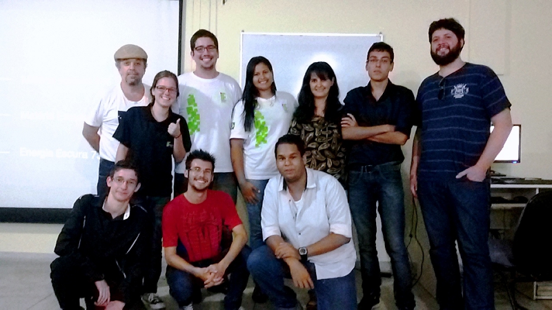Equipe de professores e estudantes envolvidos no minicurso de Astronomia