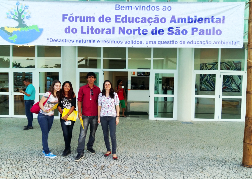 Da esquerda para direita: os alunos Thalita, Tatiane e Rafael e a Professora Samara.