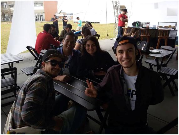 Julio, João e Lucas Demetrio, com Eloina Paes, coordenadora de coletivo da UEE.