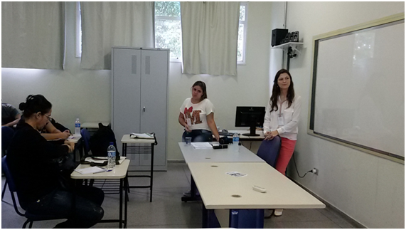 Licencianda Glauce e professora Jaqueline durante a oficina 3