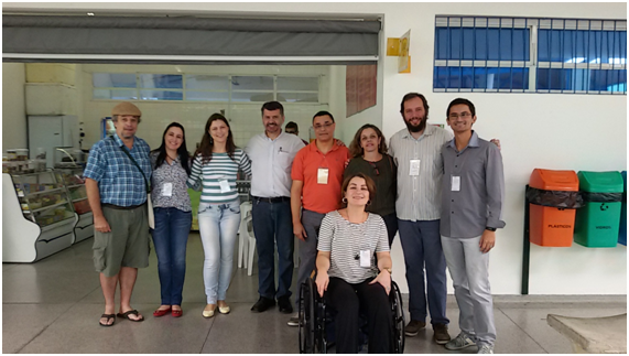 Professor Ocimar junto com professores da licenciatura em matemática