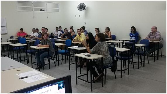 Discussão sobre trabalhos de iniciação científica apresentados na área de gestão