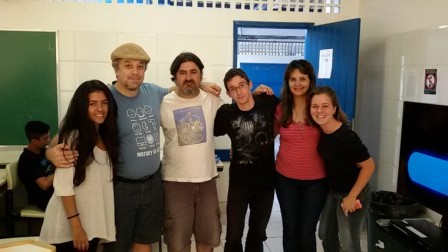 Professores Ricardo e Claudio com estudantes do IFSP 