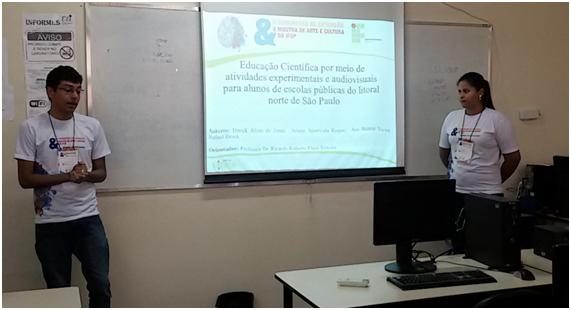 Derick e Ariane na apresentação da comunicação oral sobre “Educação Científica"