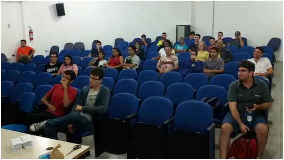 Parte do público presente ao cinedebate