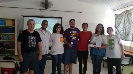 Professores Ricardo e Sandra com estudantes do IFSP