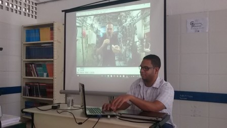 Estudante João em sua apresentação